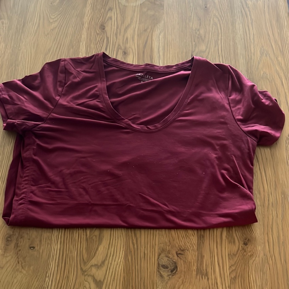 ATHLETA low neck tee. Worn once. Size Small. Maroon.